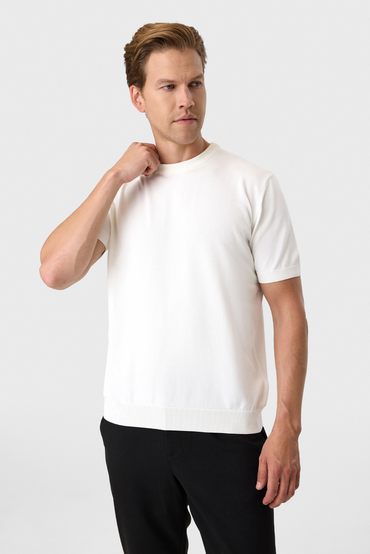 Beyaz Regular Fit Örme Triko
