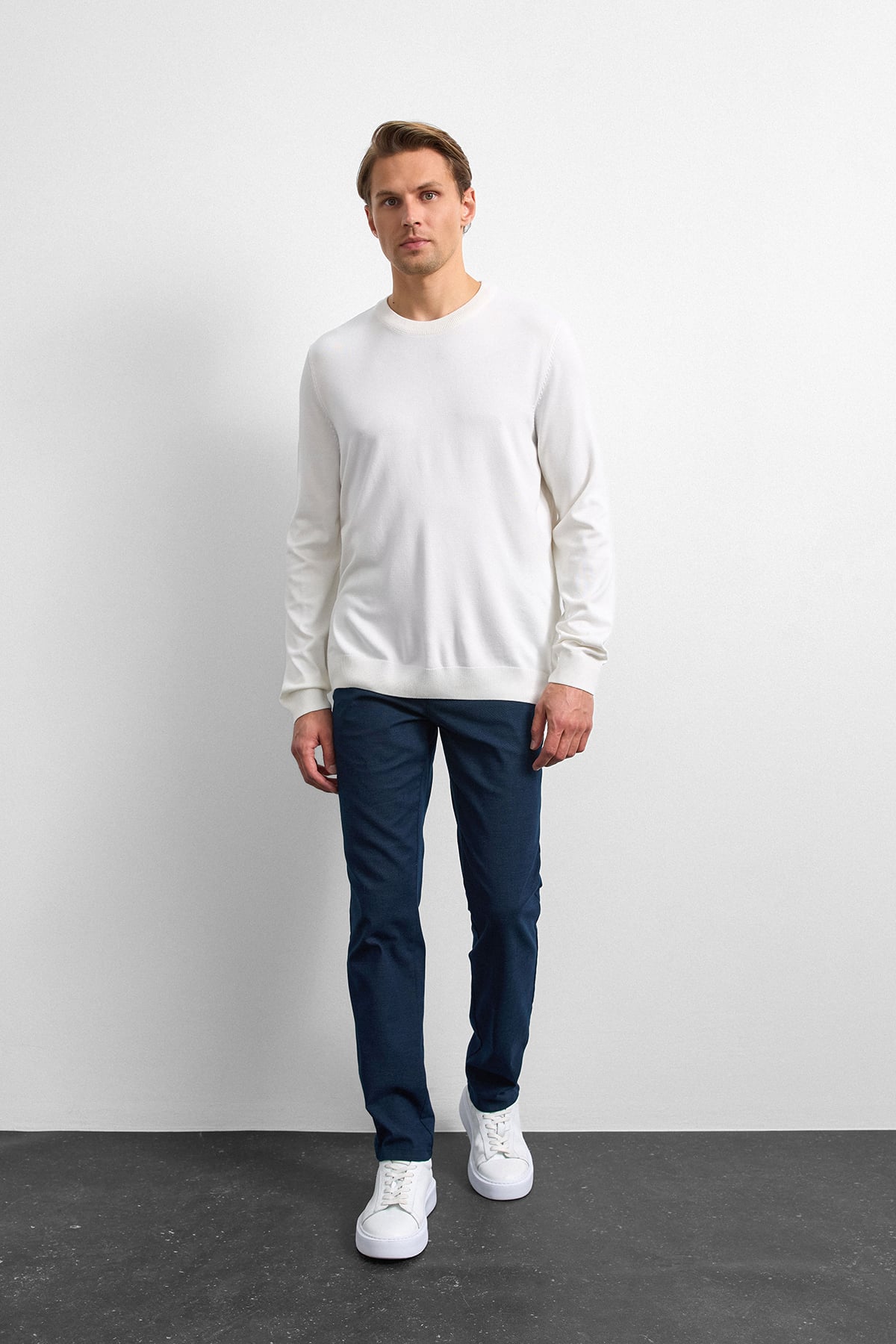 Beyaz Regular Fit Triko Kazak