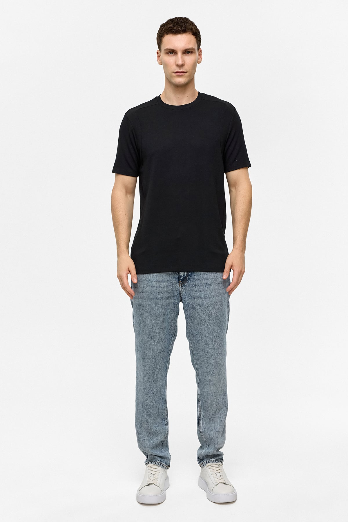 Siyah Regular Fit Bisiklet Yaka Tişört
