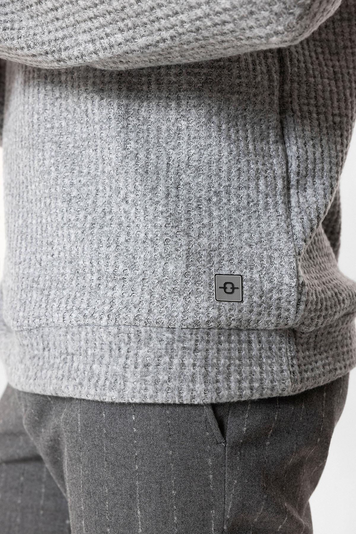 Gri Regular Fit Desenli Bisiklet Yaka Sweatshirt