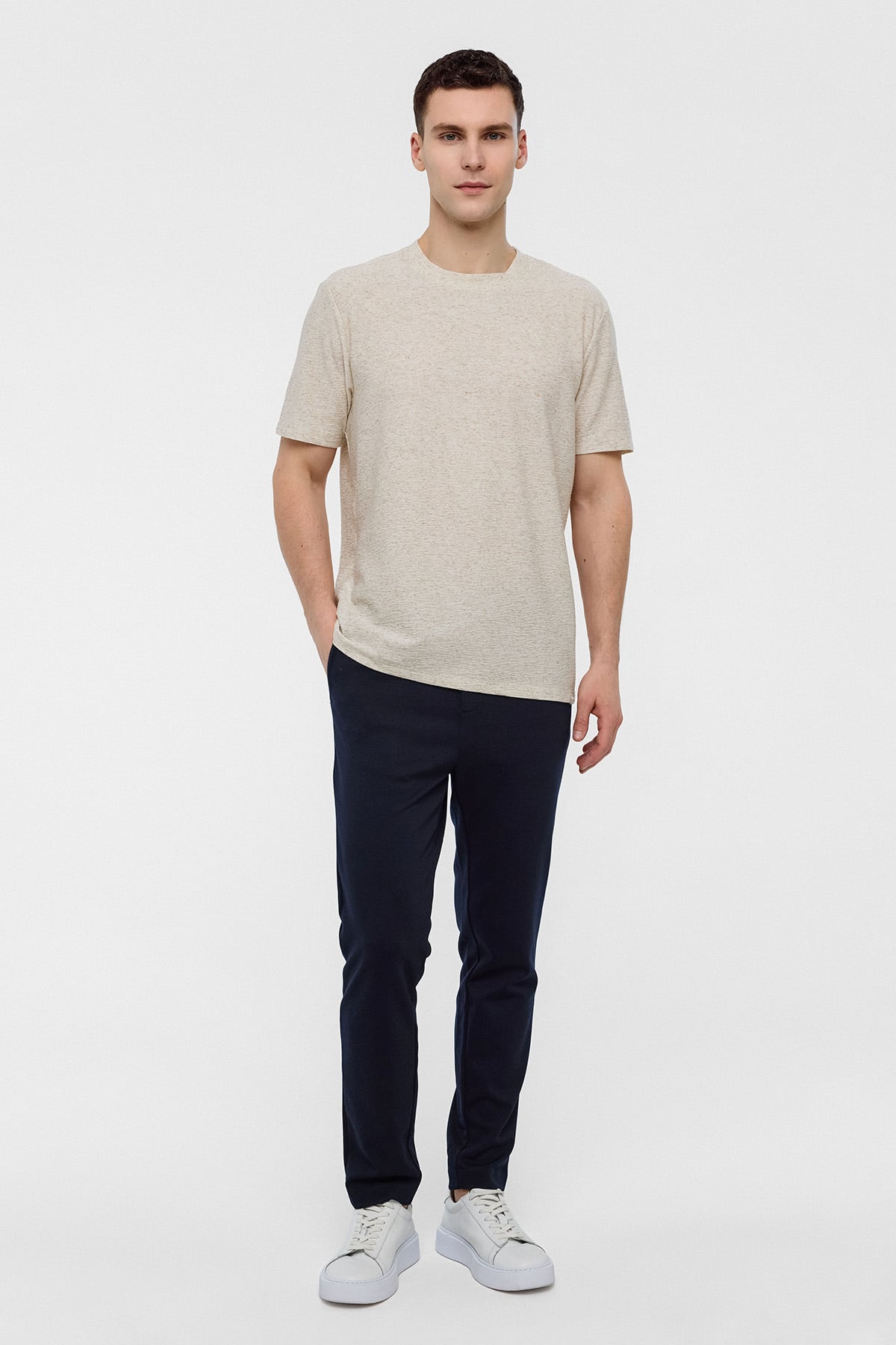Ekru Regular Fit Bisiklet Yaka Tişört