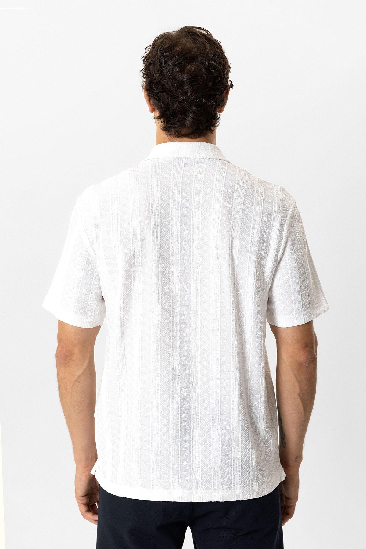 Beyaz Regular Fit Küba Yaka Örme Kısa Kollu Gömlek