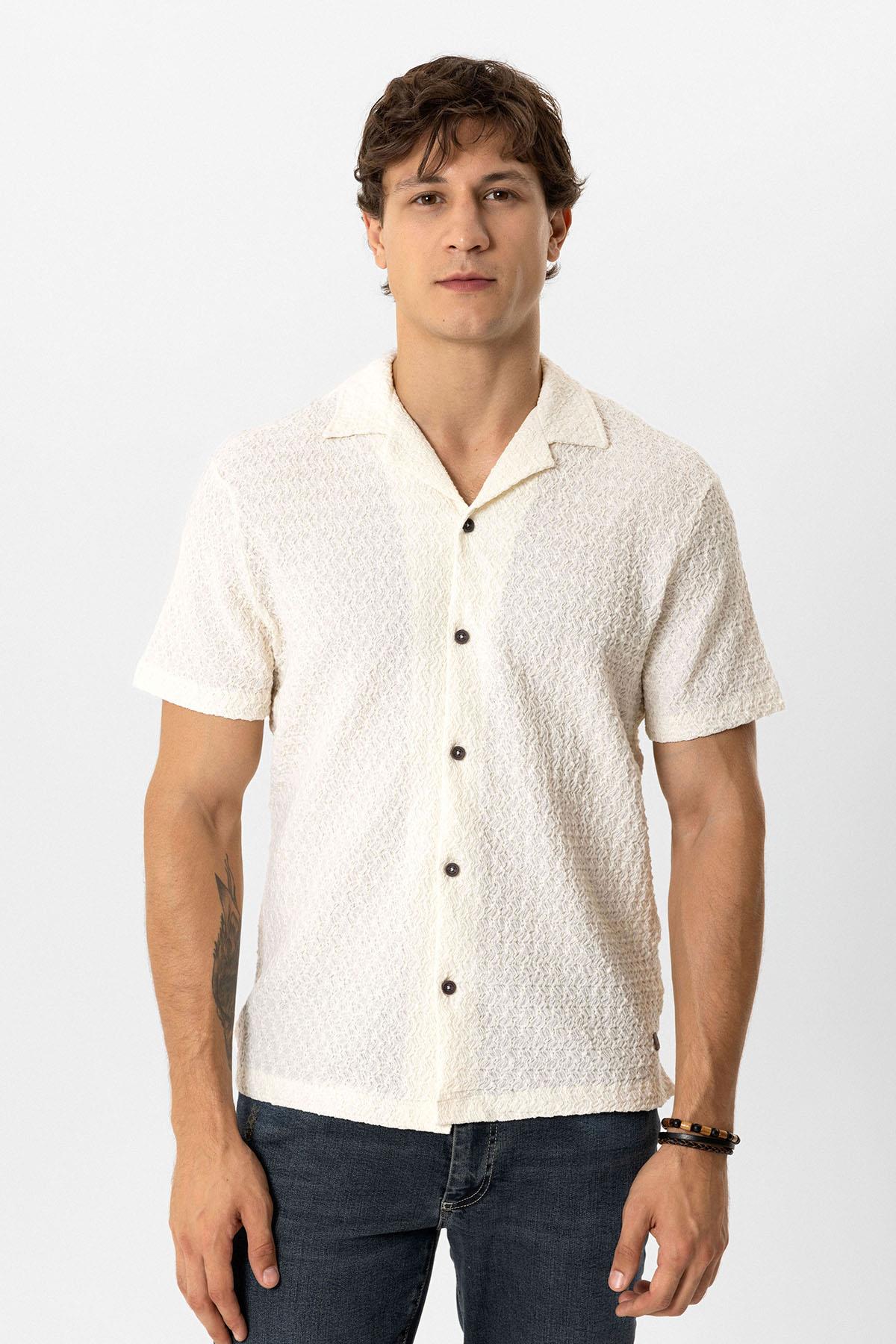 Beyaz Regular Fit Küba Yaka Örme Kısa Kollu Gömlek
