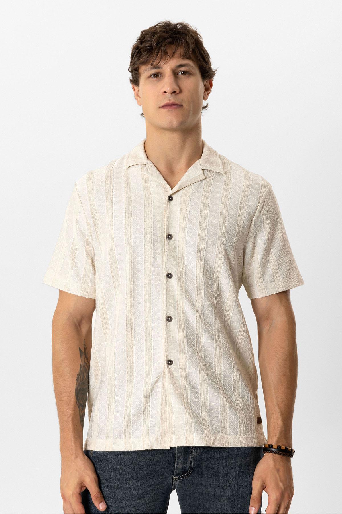 Bej Regular Fit Küba Yaka Örme Kısa Kollu Gömlek