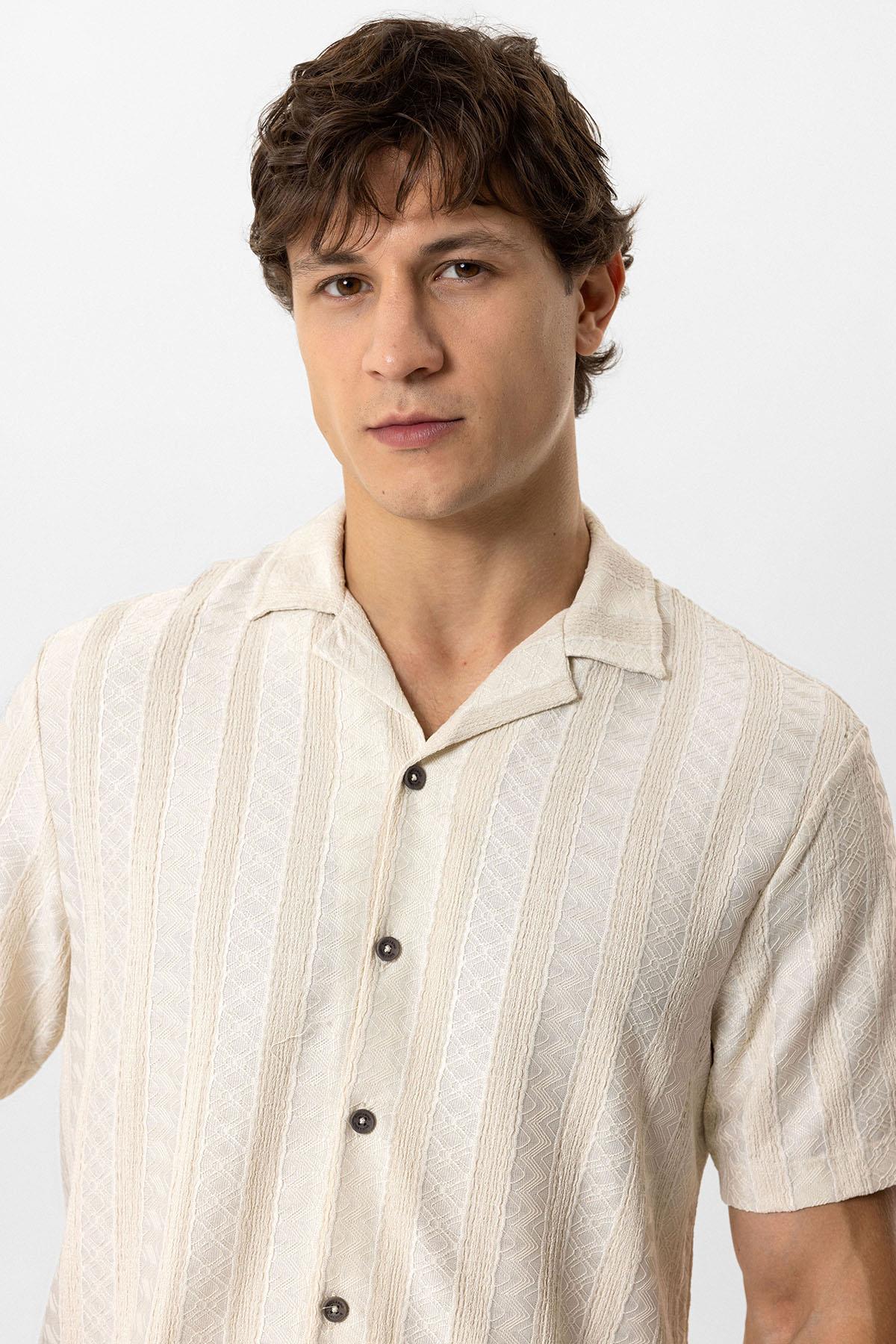 Bej Regular Fit Küba Yaka Örme Kısa Kollu Gömlek