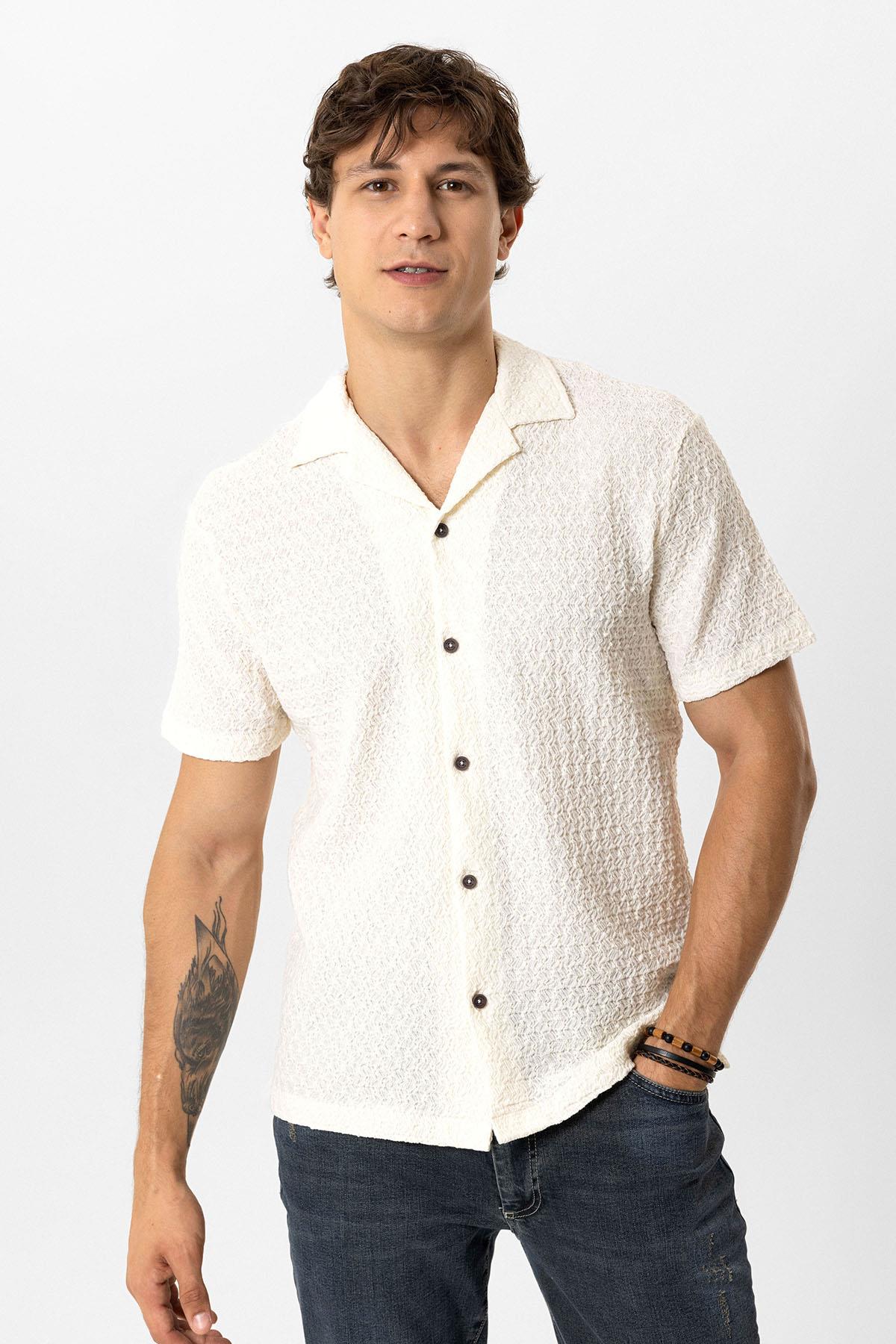 Beyaz Regular Fit Küba Yaka Örme Kısa Kollu Gömlek