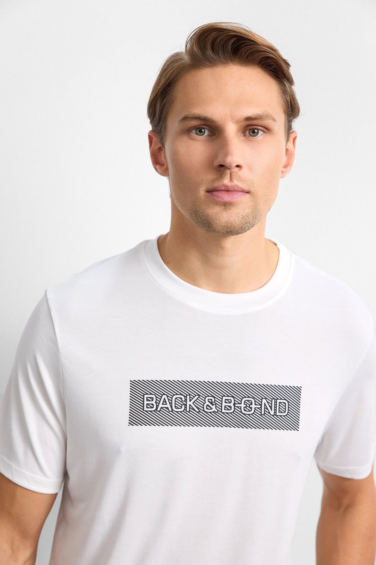 Ekru Regular Fit Bisiklet Yaka Tişört