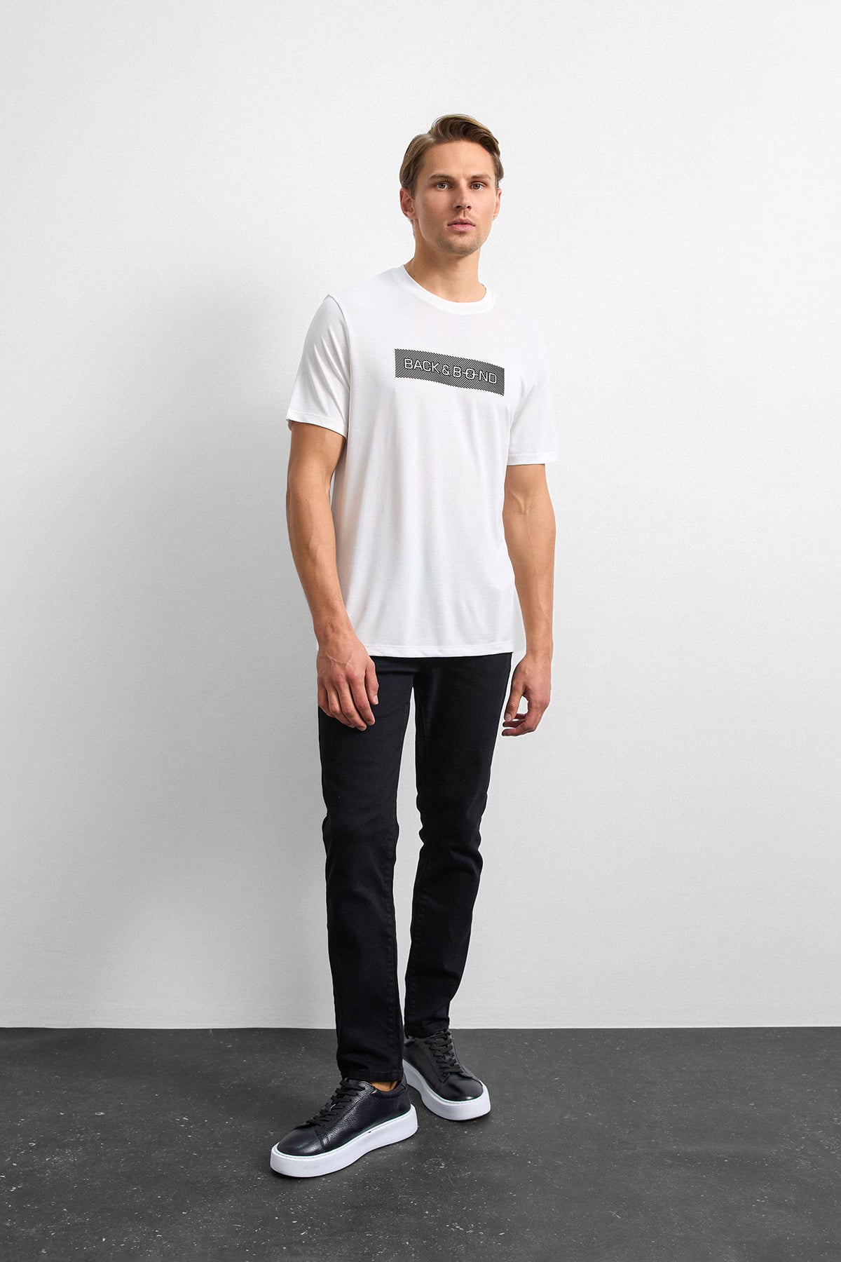 Ekru Regular Fit Bisiklet Yaka Tişört