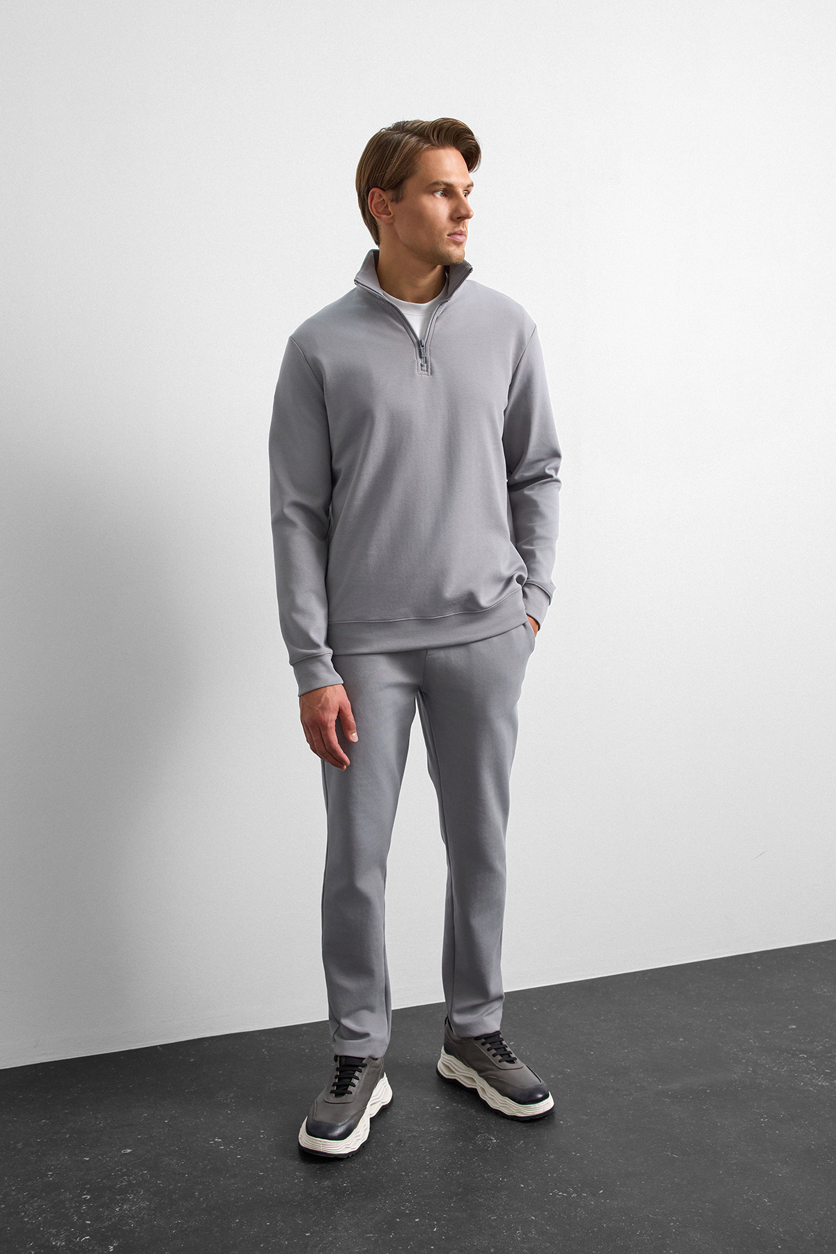 Gri Regular Fit Yarım Fermuarlı Sweatshirt