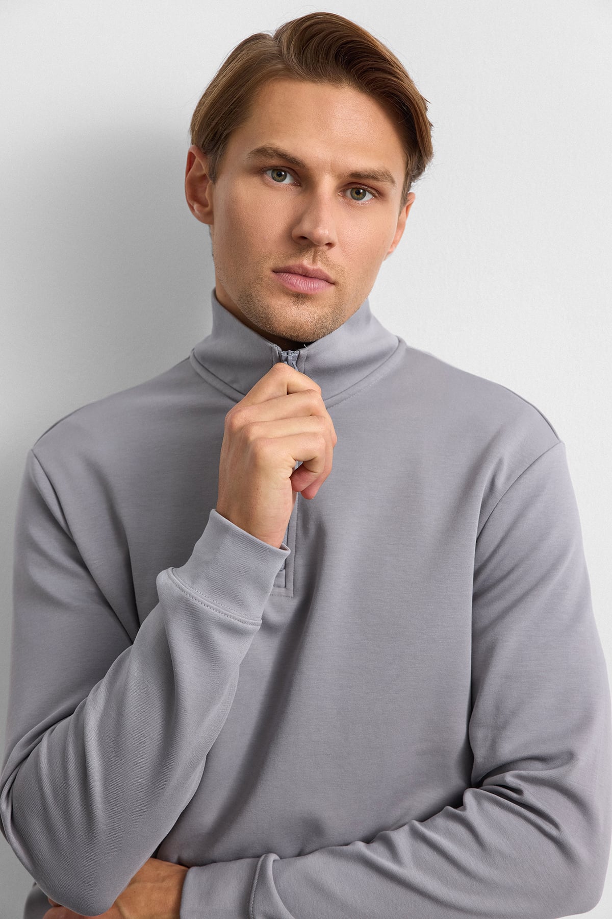 Gri Regular Fit Yarım Fermuarlı Sweatshirt