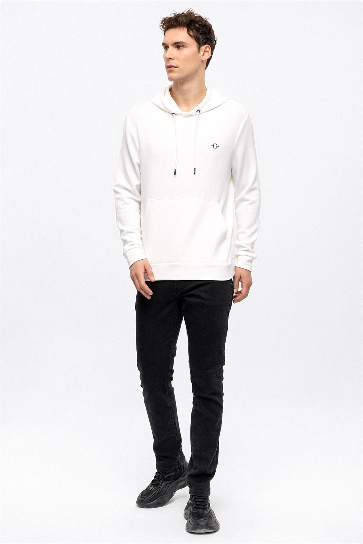 Beyaz Regular Fit Kapüşonlu Kanguru Cepli Sweatshirt
