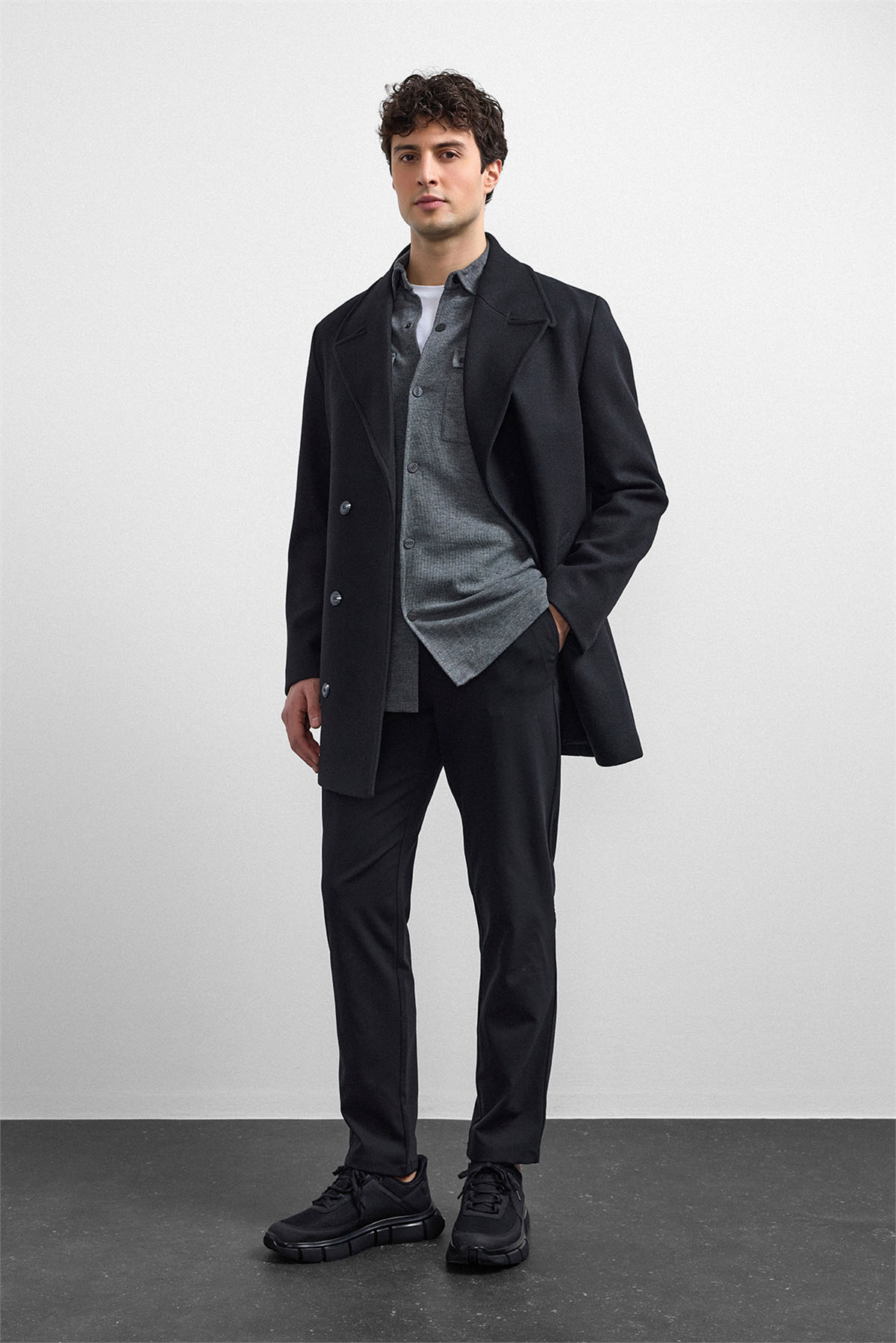 Siyah Regular Fit Kruvaze Kısa Kaban