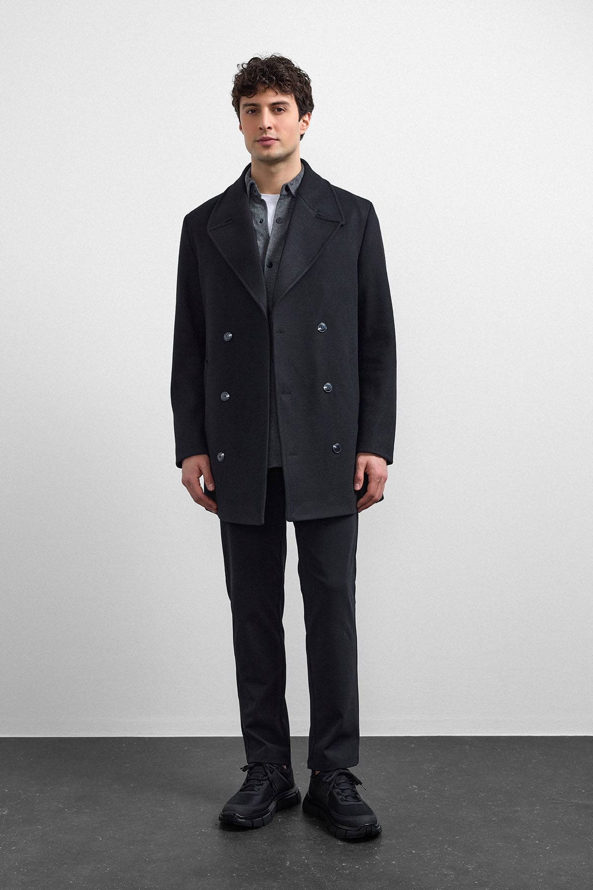 Siyah Regular Fit Kruvaze Kısa Kaban