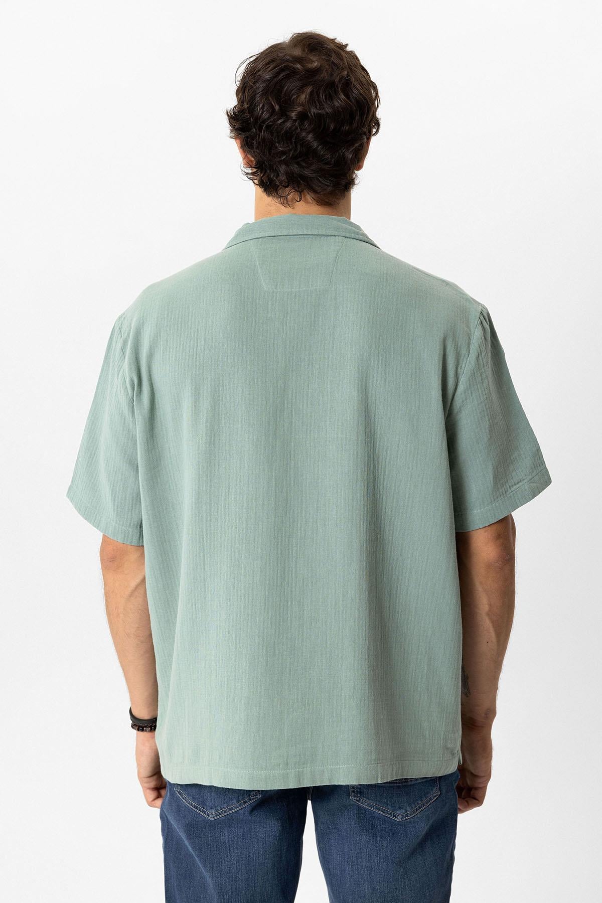 Yeşil Relaxed Fit Küba Yaka Kısa Kollu Gömlek