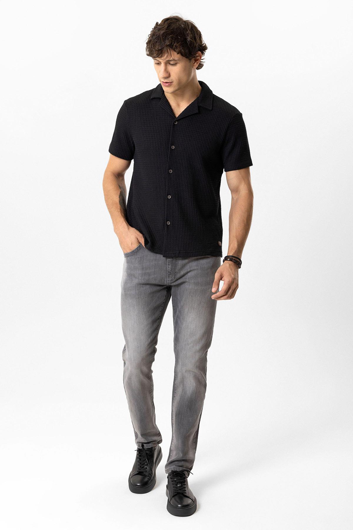Siyah Regular Fit Küba Yaka Örme Kısa Kollu Gömlek