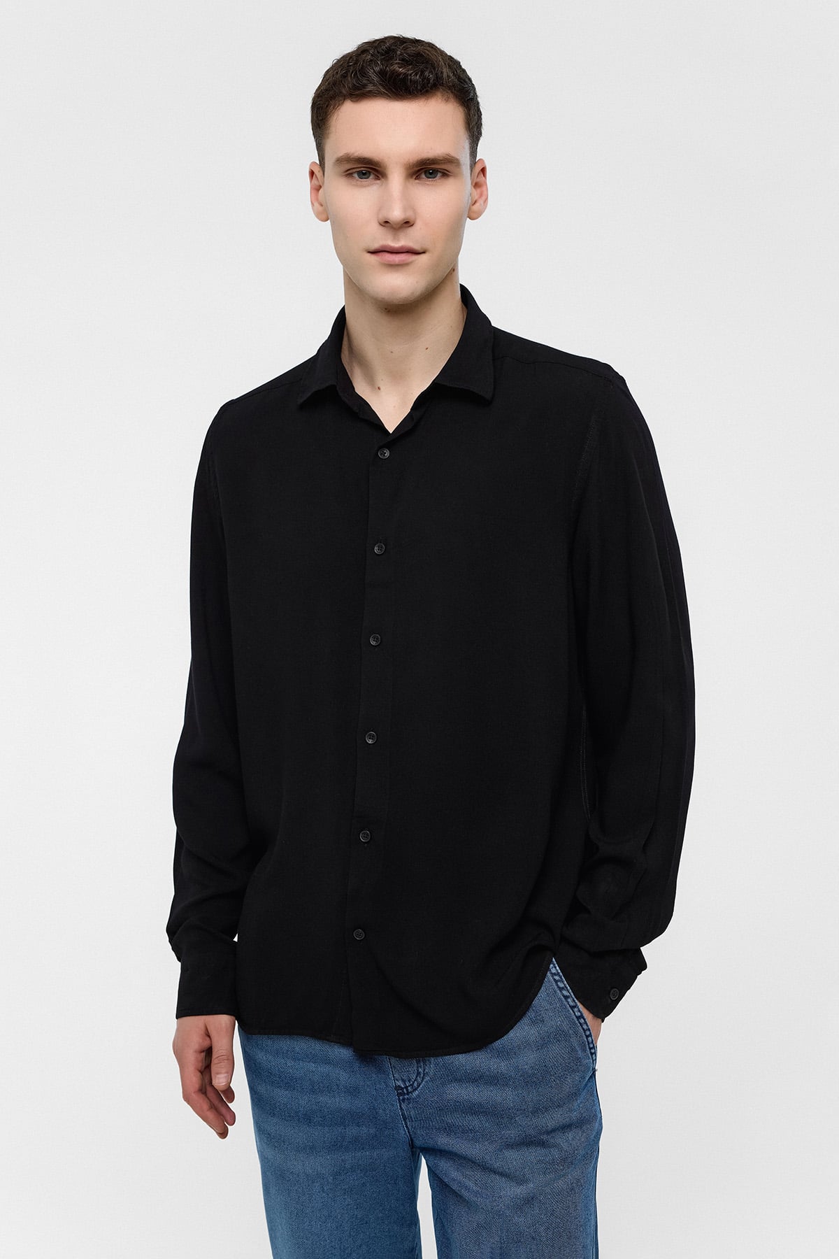 Siyah Regular Fit Uzun Kollu Viskon Gömlek 