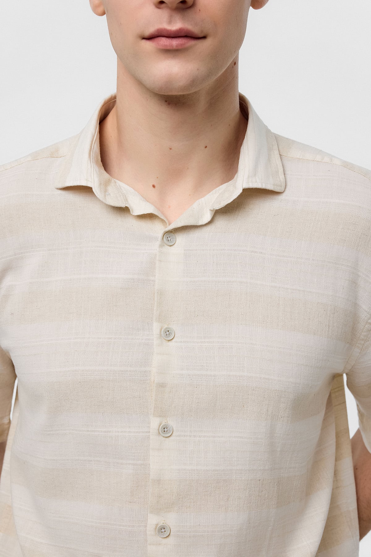 Bej Regular Fit Çizgili Dokuma Kısa Kollu Gömlek