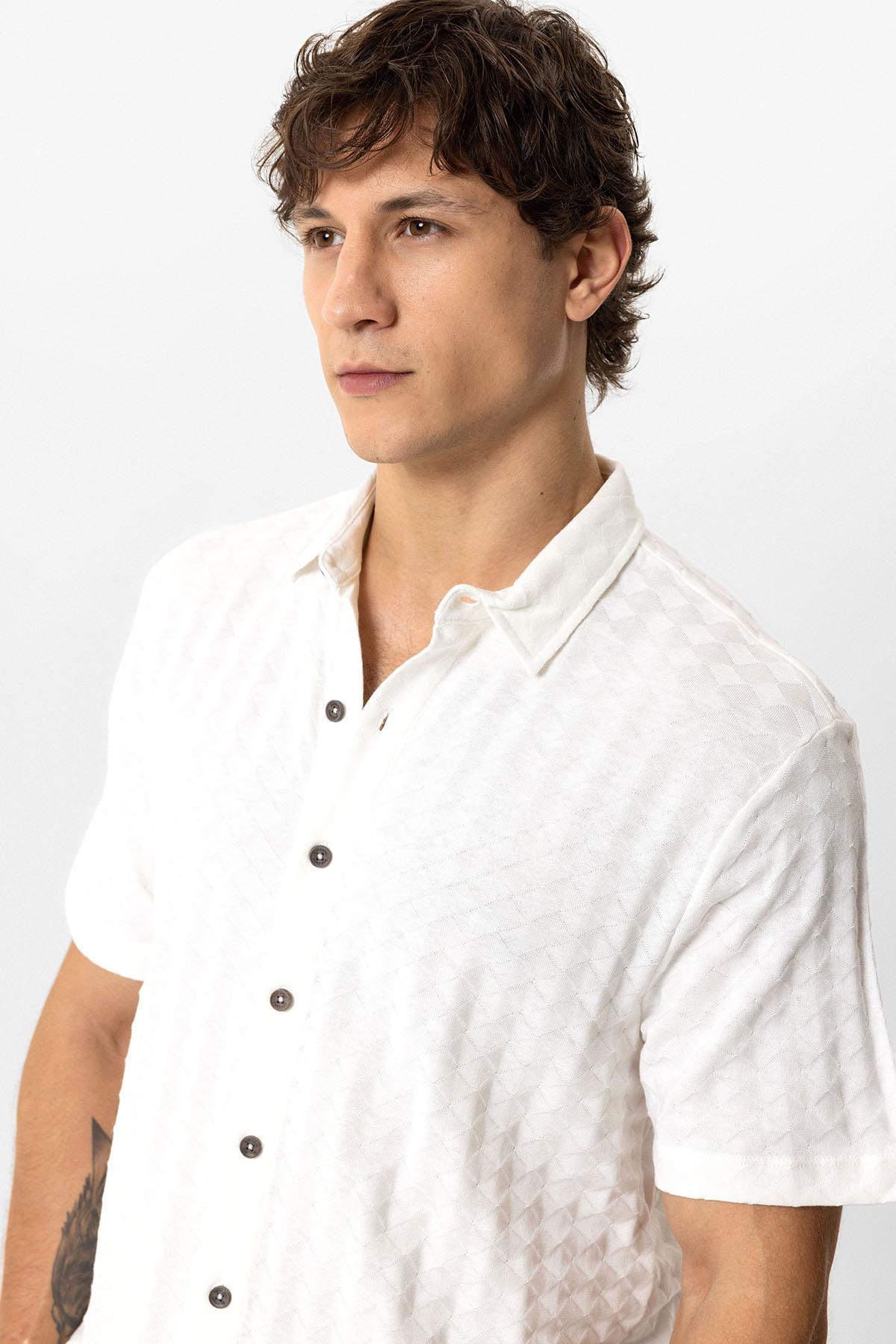 Beyaz Regular Fit Desenli Kısa Kollu %100 Pamuk Gömlek