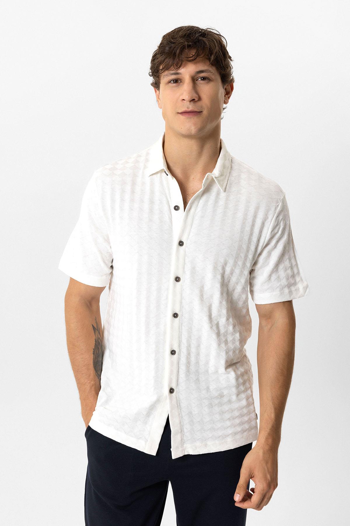 Beyaz Regular Fit Desenli Kısa Kollu %100 Pamuk Gömlek