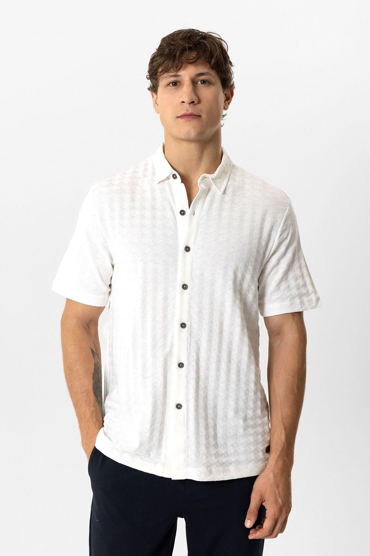 Beyaz Regular Fit Desenli Kısa Kollu %100 Pamuk Gömlek