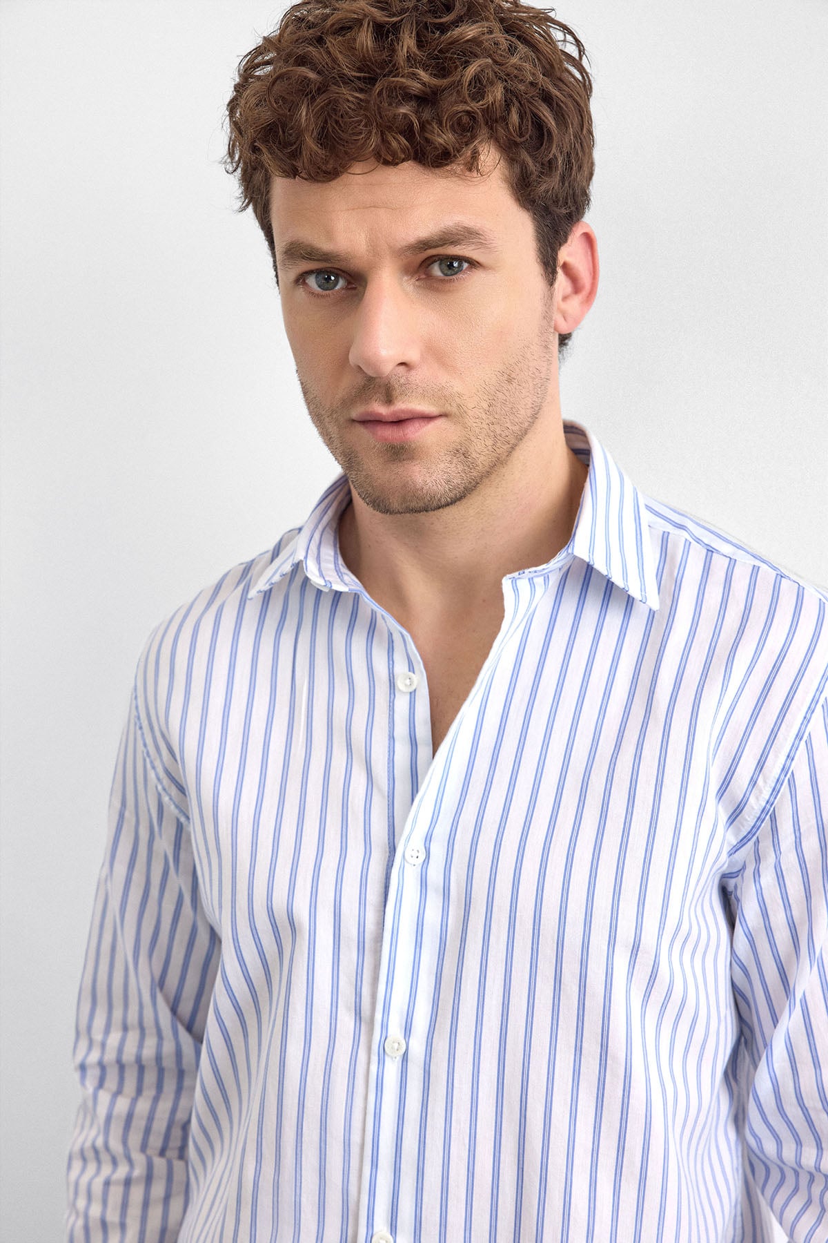 Mavi Çizgili Normal Yaka Gömlek