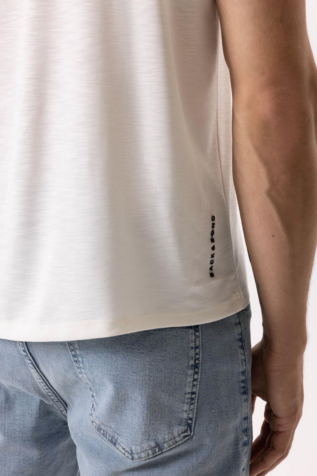 Beyaz Regular Fit Bisiklet Yaka Baskılı Tişört