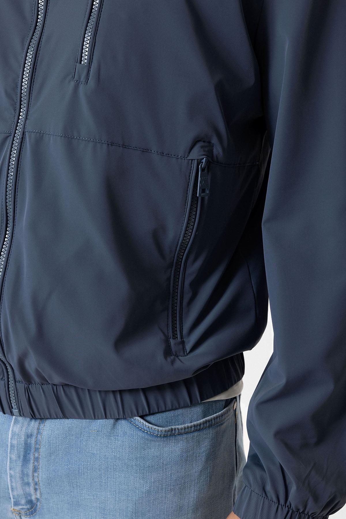 İndigo Regular Fit Kapüşonlu Rüzgar Geçirmez Yağmurluk