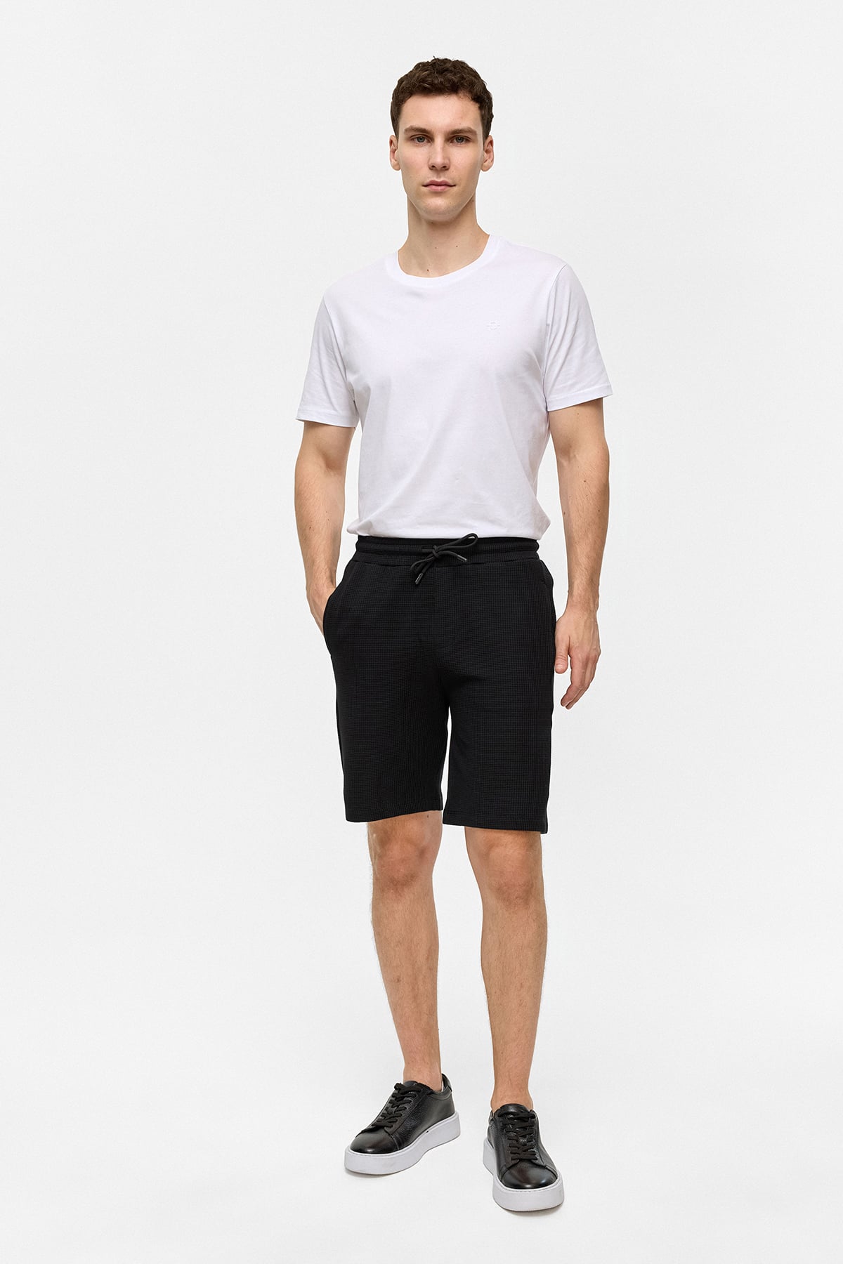 Siyah Regular Fit Şort
