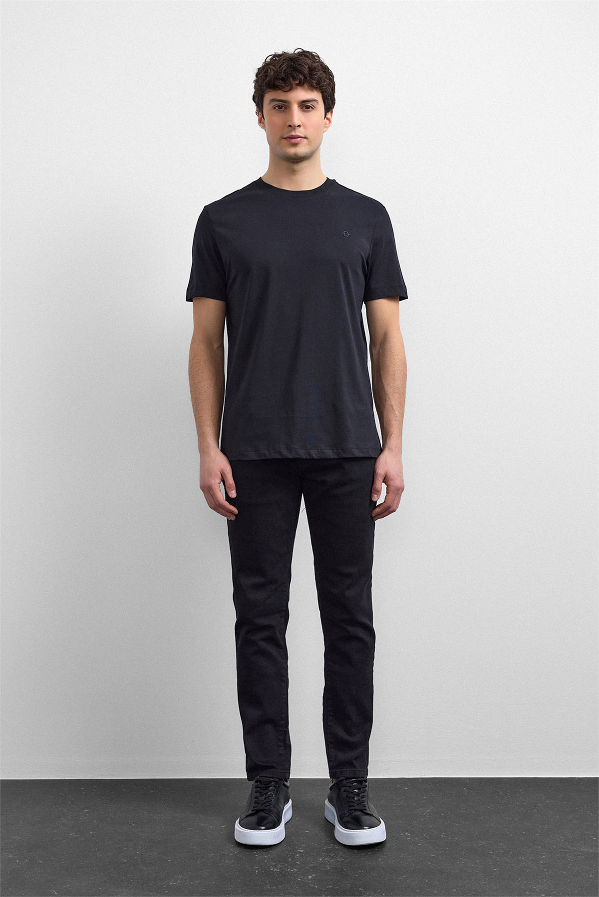 Siyah Regular Fit Bisiklet Yaka Basic Tişört