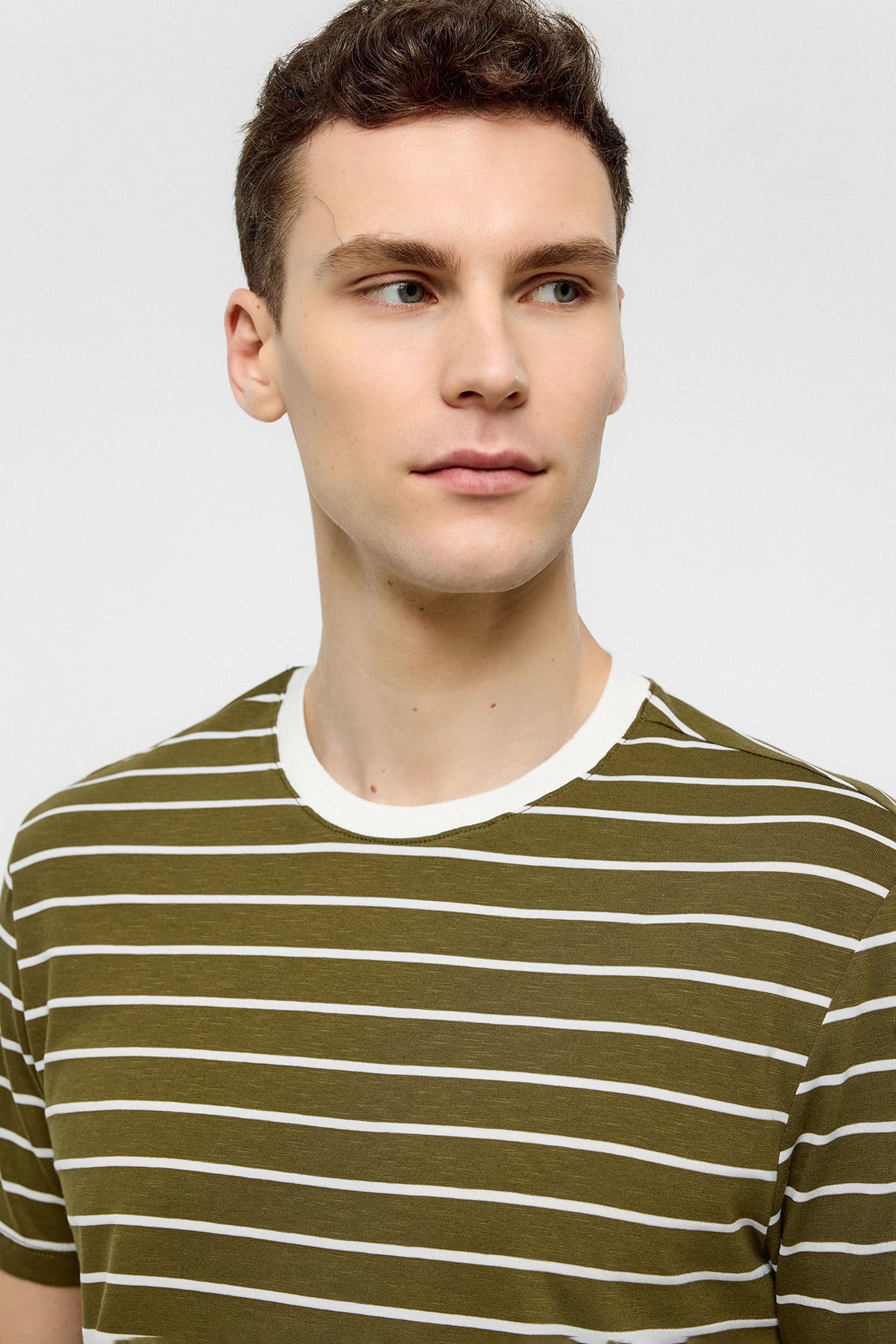 Haki Regular Fit Bisiklet Yaka Çizgili Örme Tişört