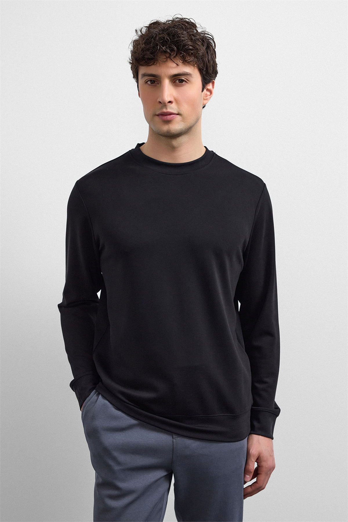Siyah Regular Fit Bisiklet Yaka Sweatshirt