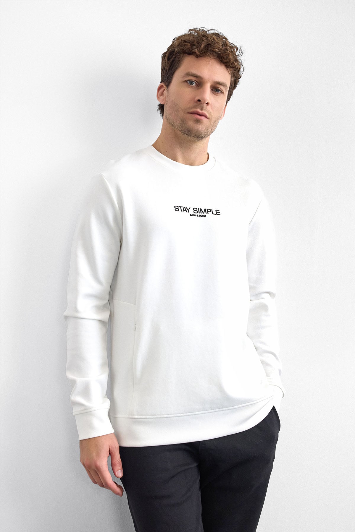Beyaz Regular Fit Bisiklet Yaka Sweatshirt