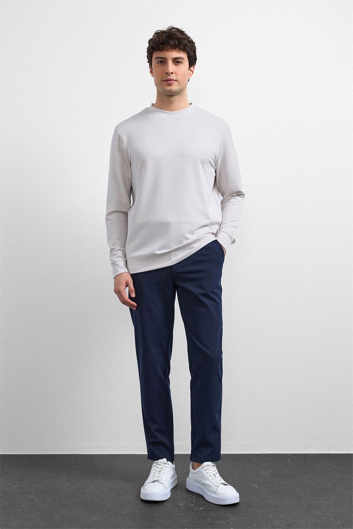 Ekru Regular Fit Bisiklet Yaka Sweatshirt