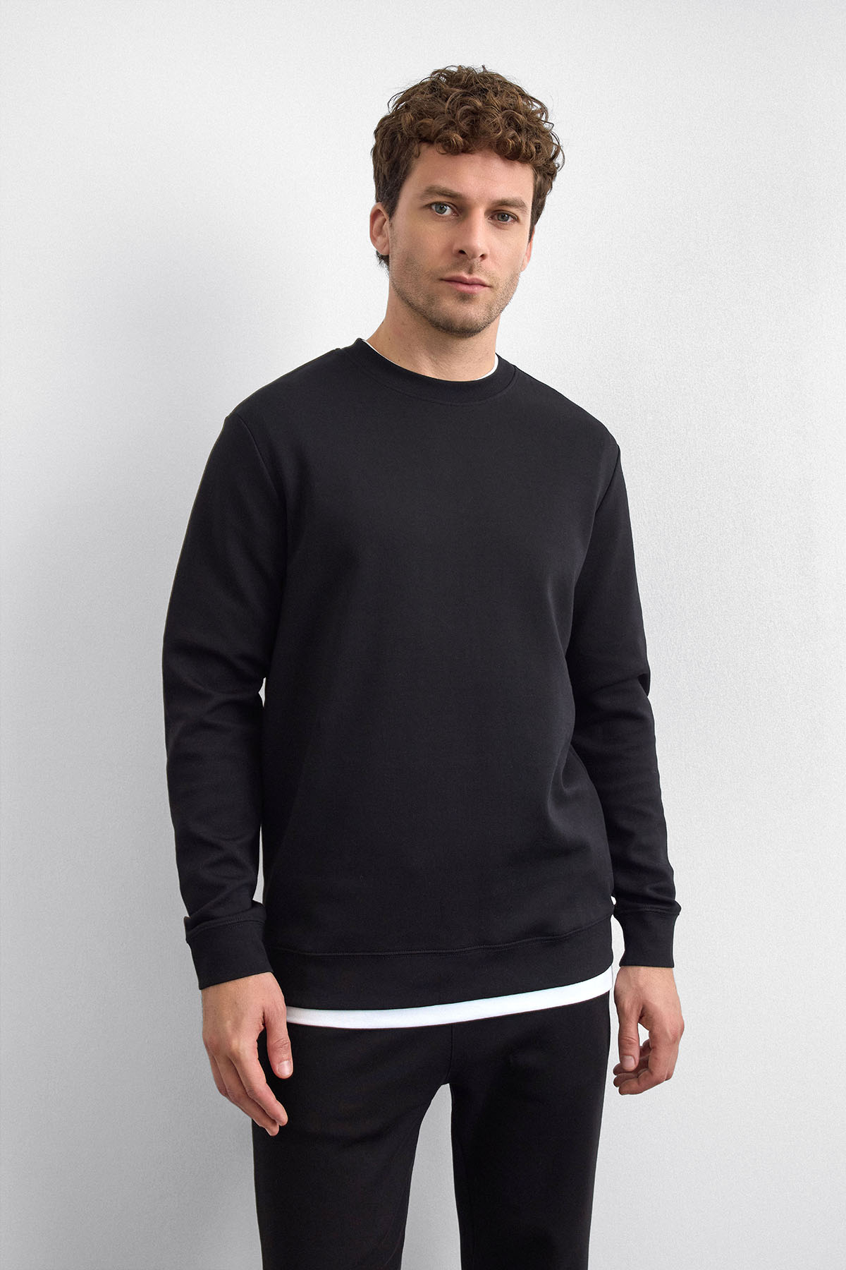 Siyah Regular Fit Bisiklet Yaka Sweatshirt