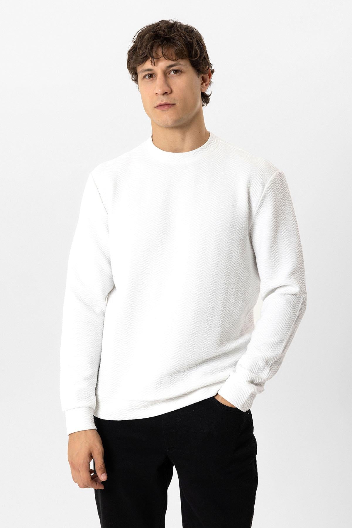 Beyaz Regular Fit Pamuklu Desenli Bisiklet Yaka Sweatshirt