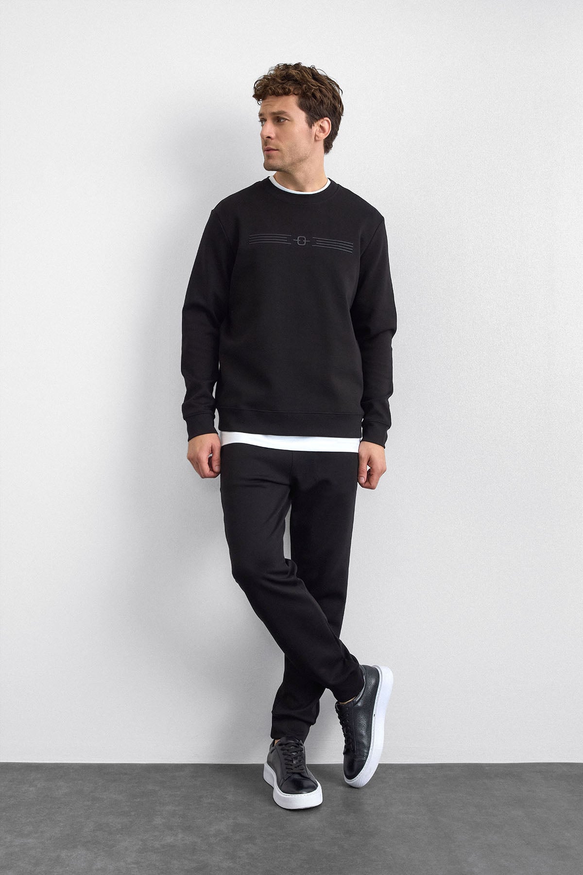 Siyah Regular Fit Bisiklet Yaka Sweatshirt