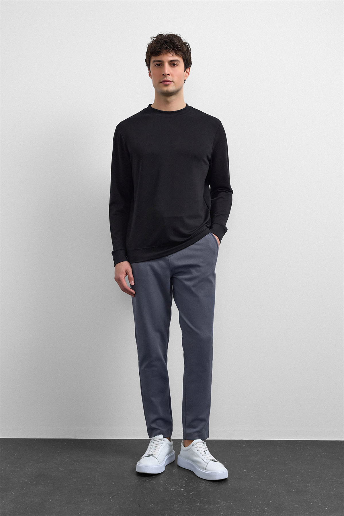 Siyah Regular Fit Bisiklet Yaka Sweatshirt