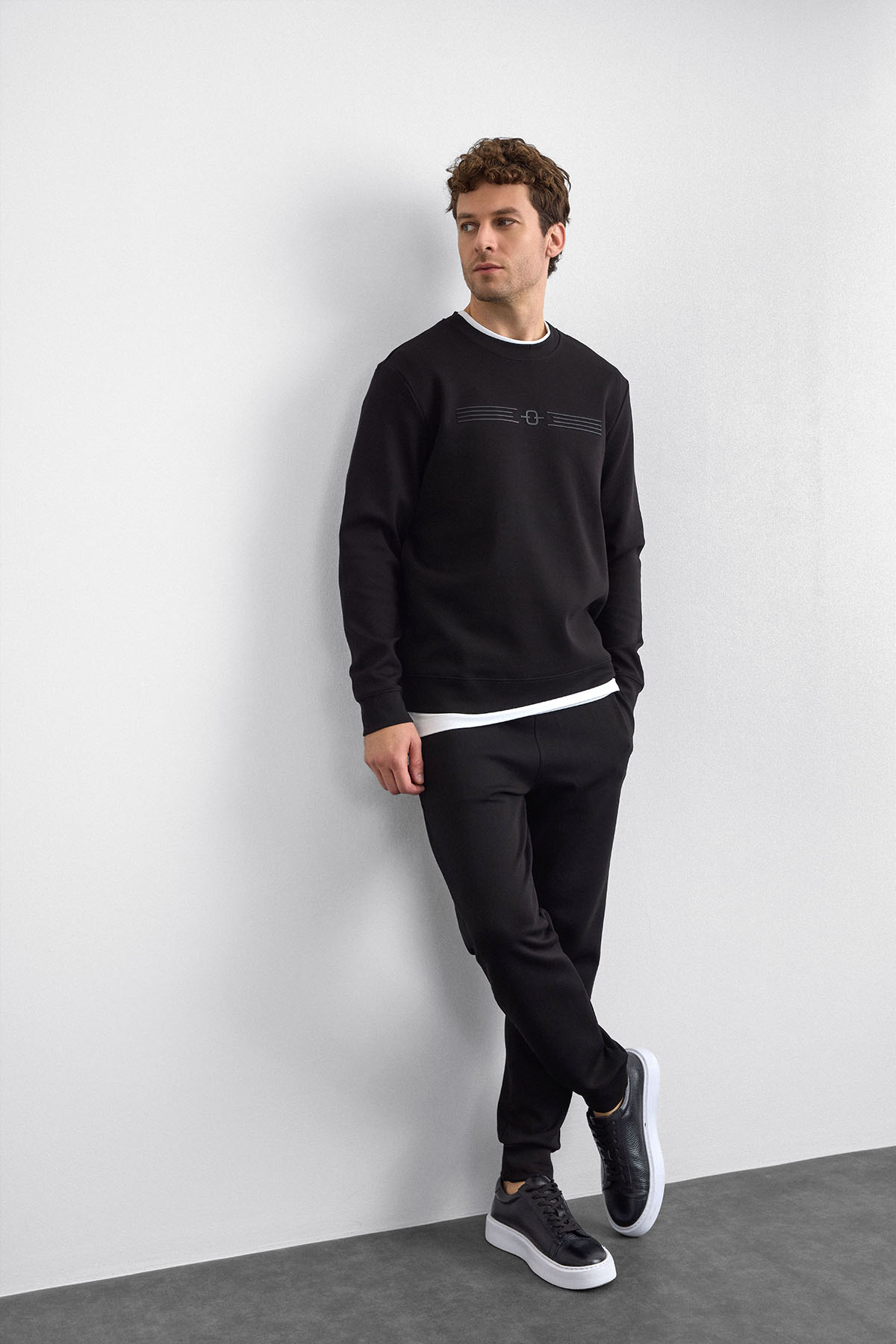 Siyah Regular Fit Bisiklet Yaka Sweatshirt