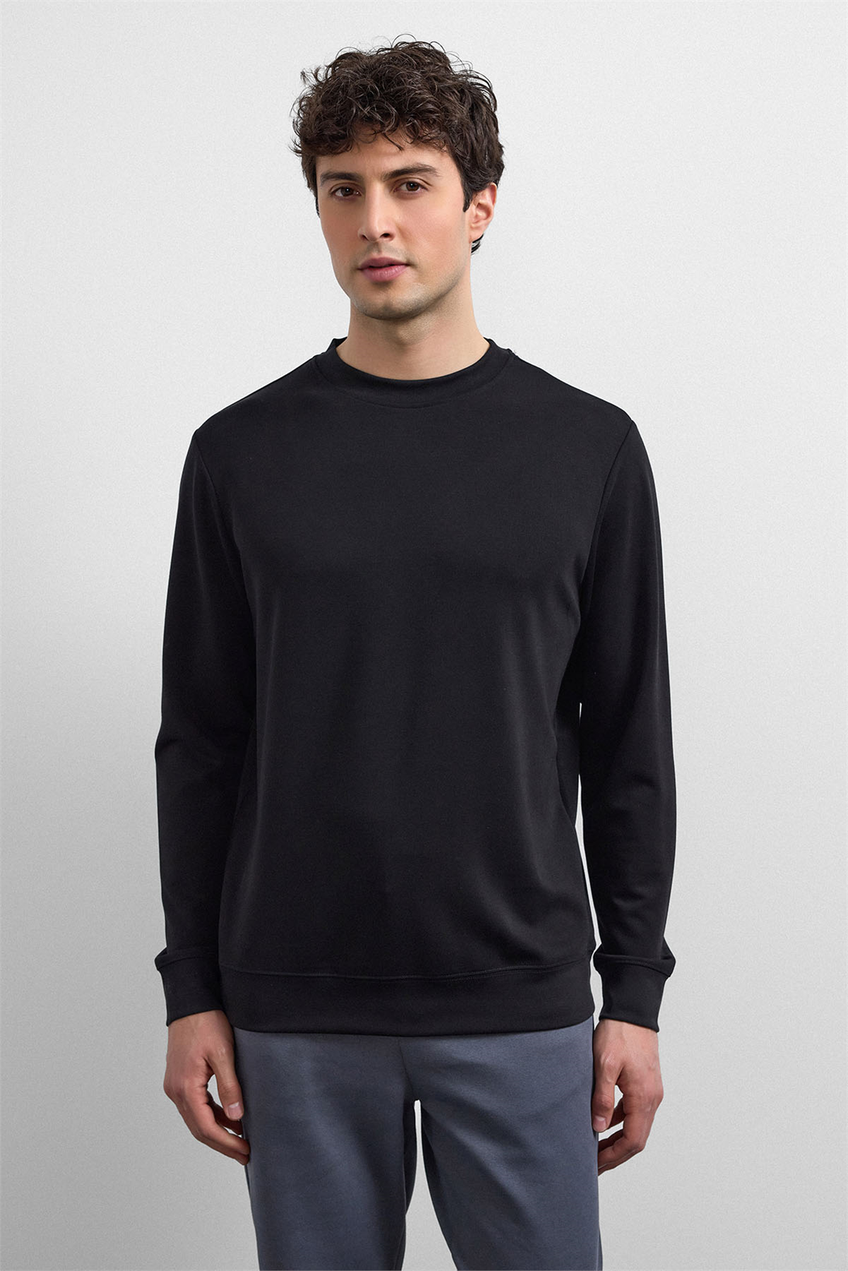 Siyah Regular Fit Bisiklet Yaka Sweatshirt