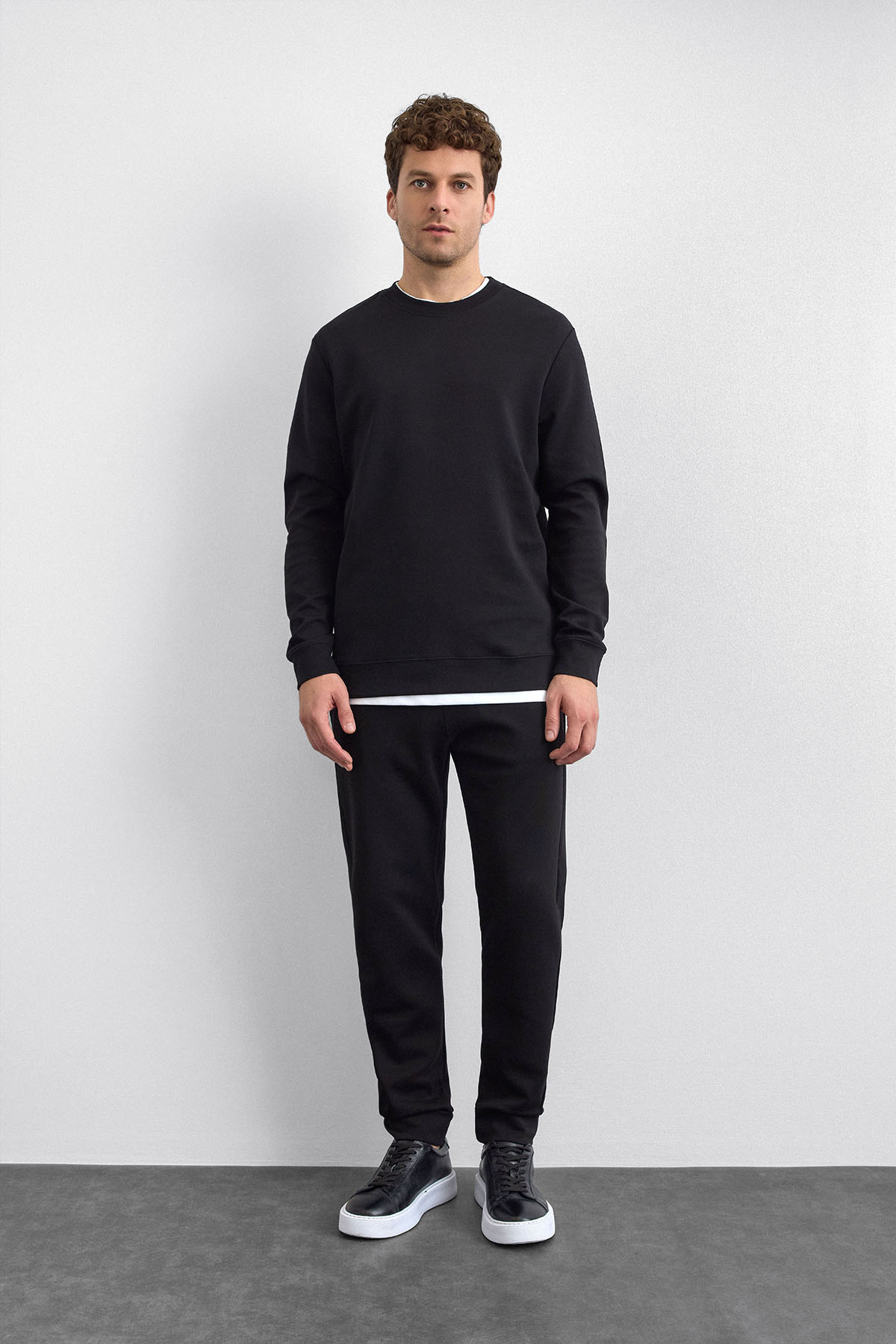Siyah Regular Fit Bisiklet Yaka Sweatshirt