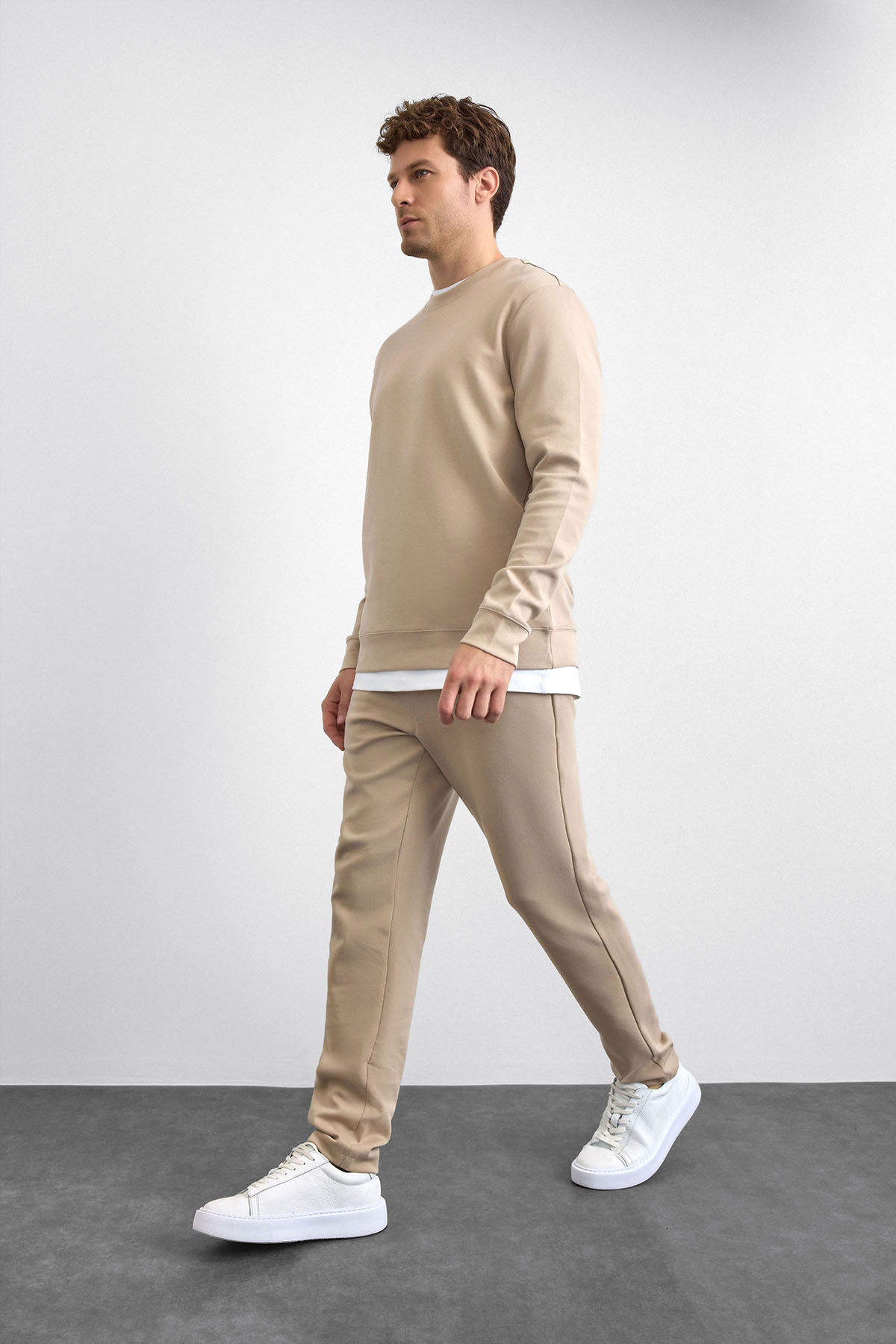 Bej Regular Fit Bisiklet Yaka Sweatshirt