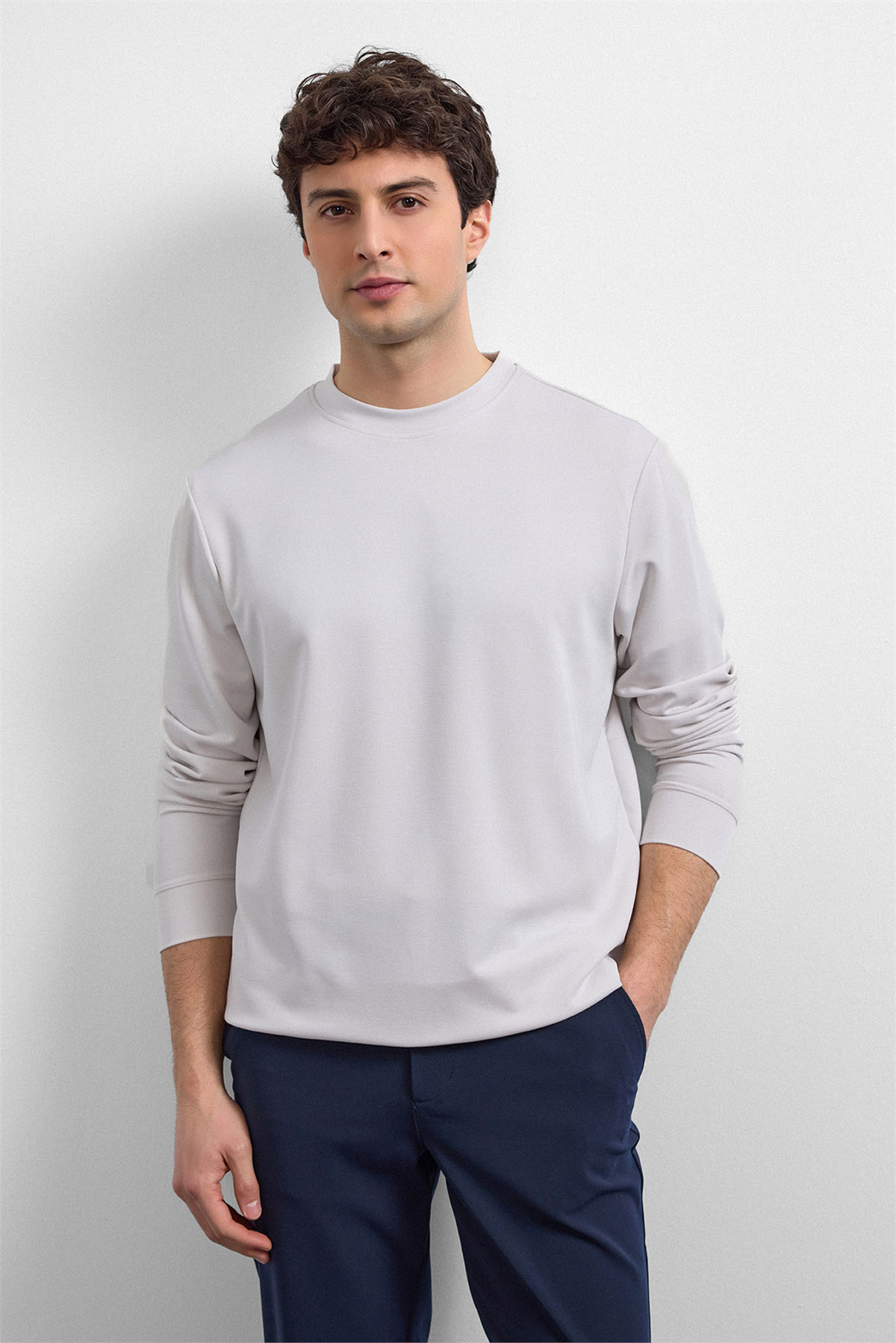 Ekru Regular Fit Bisiklet Yaka Sweatshirt