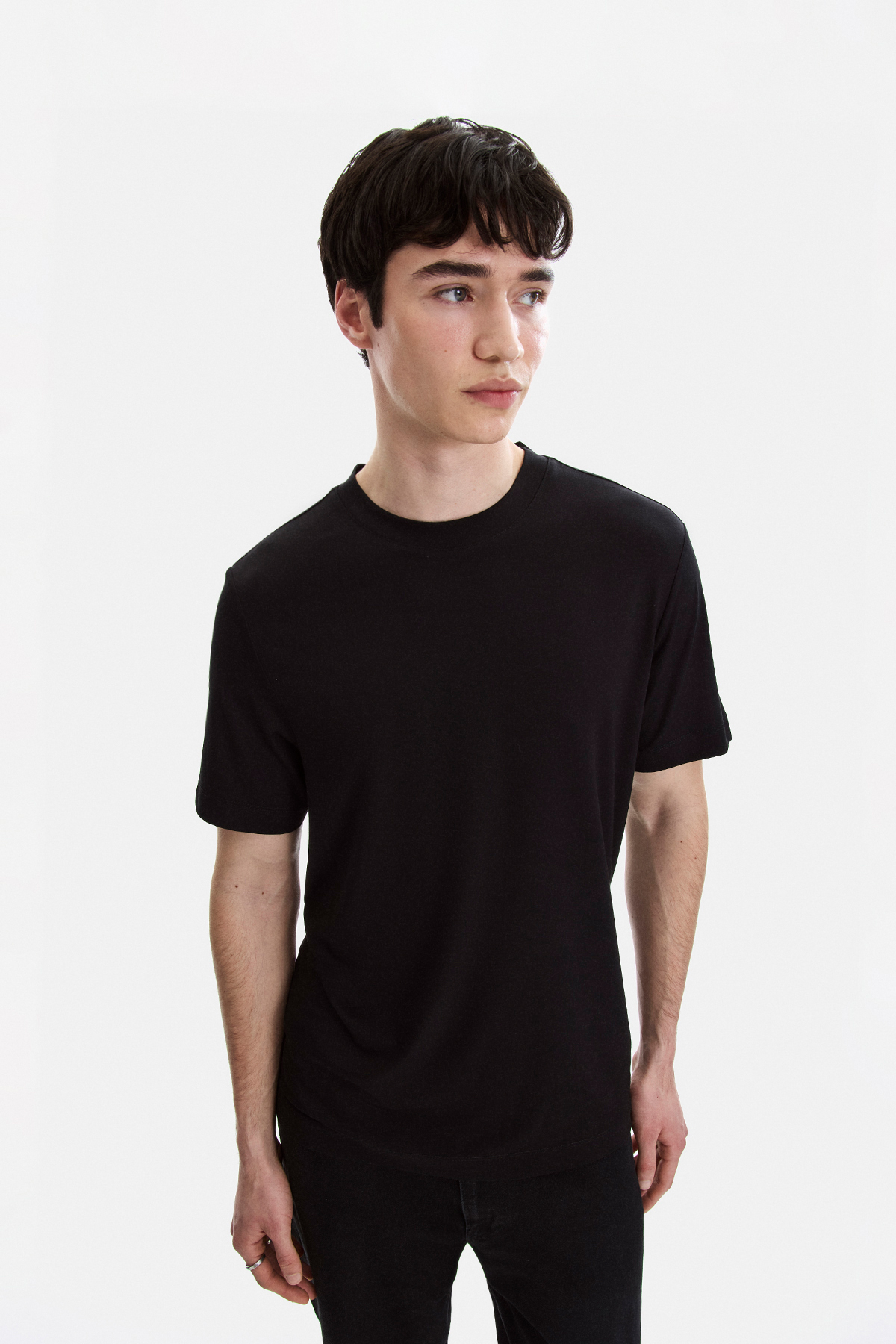 Siyah Regular Fit Bisiklet Yaka Tişört