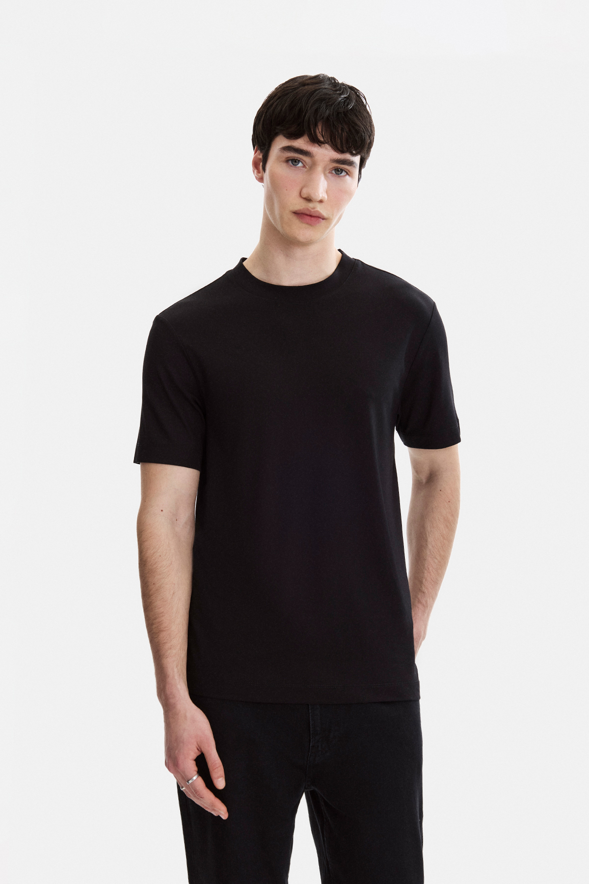 Siyah Regular Fit Bisiklet Yaka Tişört