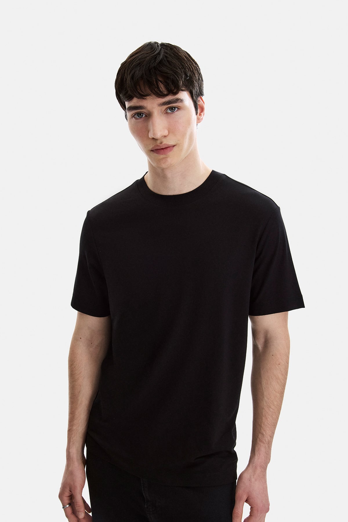 Siyah Regular Fit Bisiklet Yaka Tişört