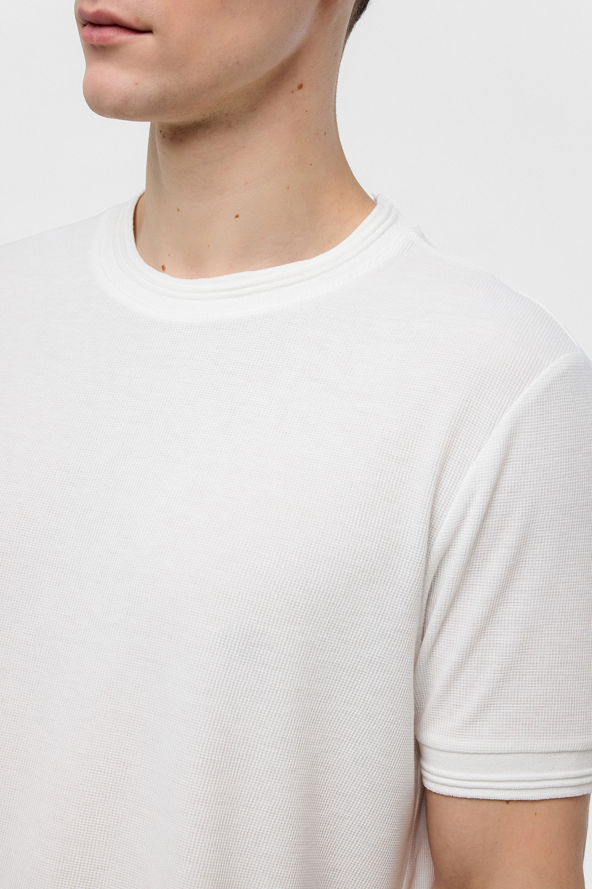 Beyaz Regular Fit Bisiklet Yaka Tişört