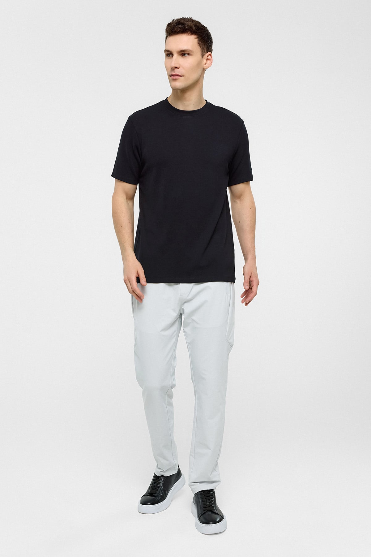 Siyah Regular Fit Bisiklet Yaka Tişört