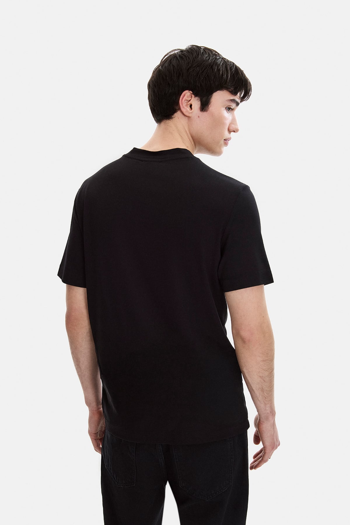Siyah Regular Fit Bisiklet Yaka Tişört