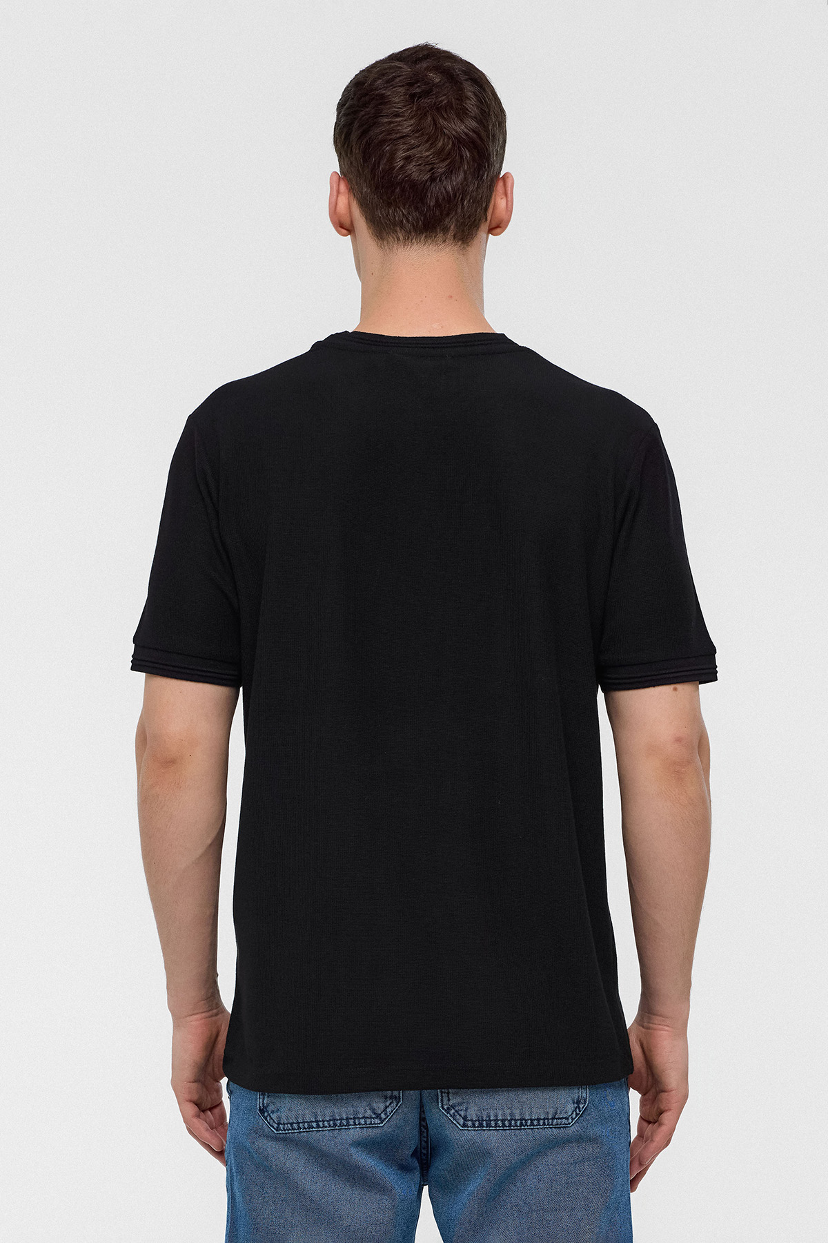 Siyah Regular Fit Bisiklet Yaka Tişört