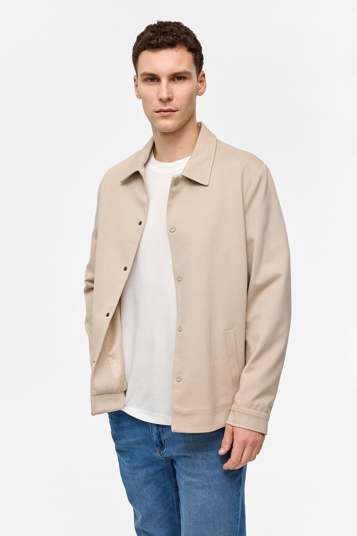 Bej Regular Fit Jakarlı Gömlek Yaka Mont